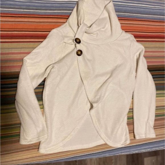 Beautiful waffle material over throw poncho sweater
Large - Picture 3 of 5